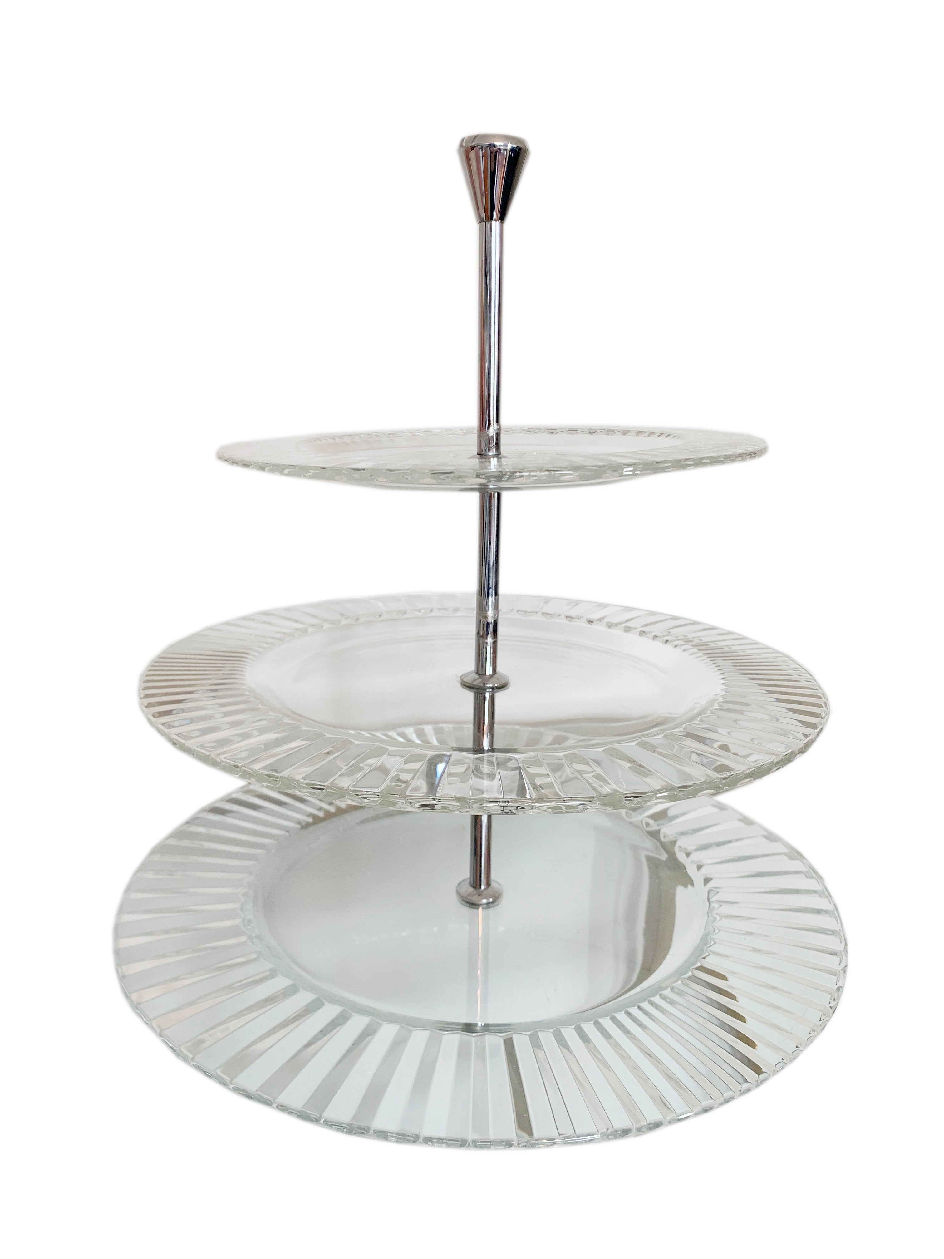 Glass tiered cake clearance stand